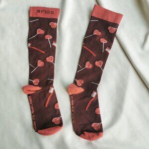 Figs Heart Pattern Knee-High Socks Size M Stylish Comfort Trendy Fashion